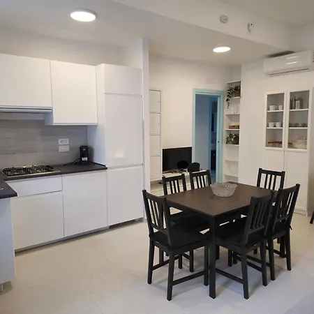 Residenza Perla, Cortile Privato Di Fianco Al Mare In Zona Servita Apartment *